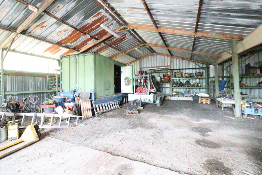 Produktionshalle - Bild 3 - Käuferprovisionsfrei – Vacha – Gewerbegrundstück mit Lager- + Produktionshallen und Sozialcontainer