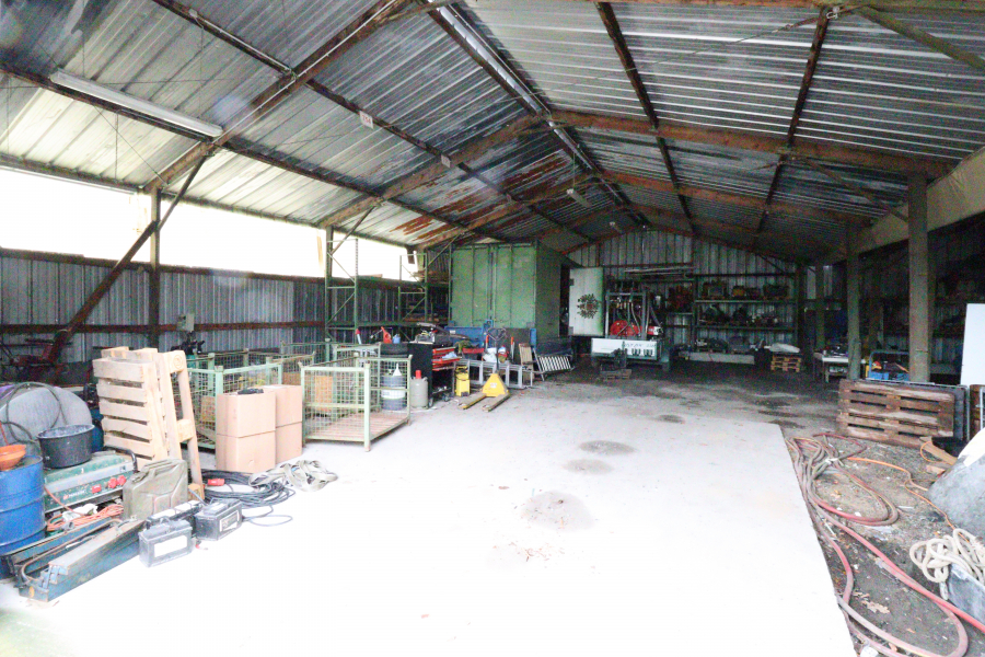 Produktionshalle - Bild 1 - Käuferprovisionsfrei – Vacha – Gewerbegrundstück mit Lager- + Produktionshallen und Sozialcontainer